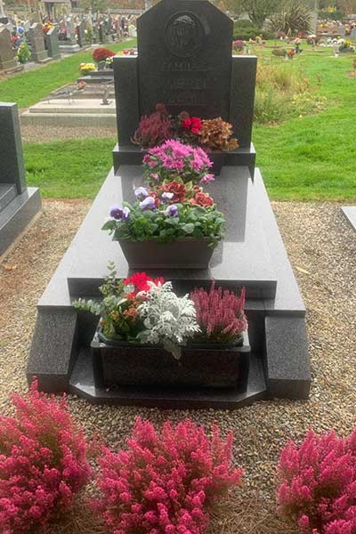 tombe-fleur-enterrement-meziere-rennes